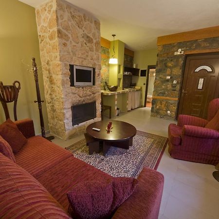 Onar Guesthouse Agios Athanasios  Exteriör bild